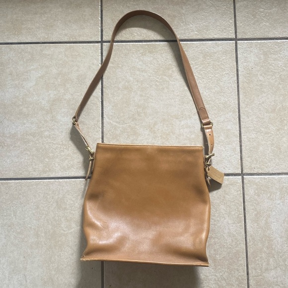 Vintage Coach leather slim bucket purse